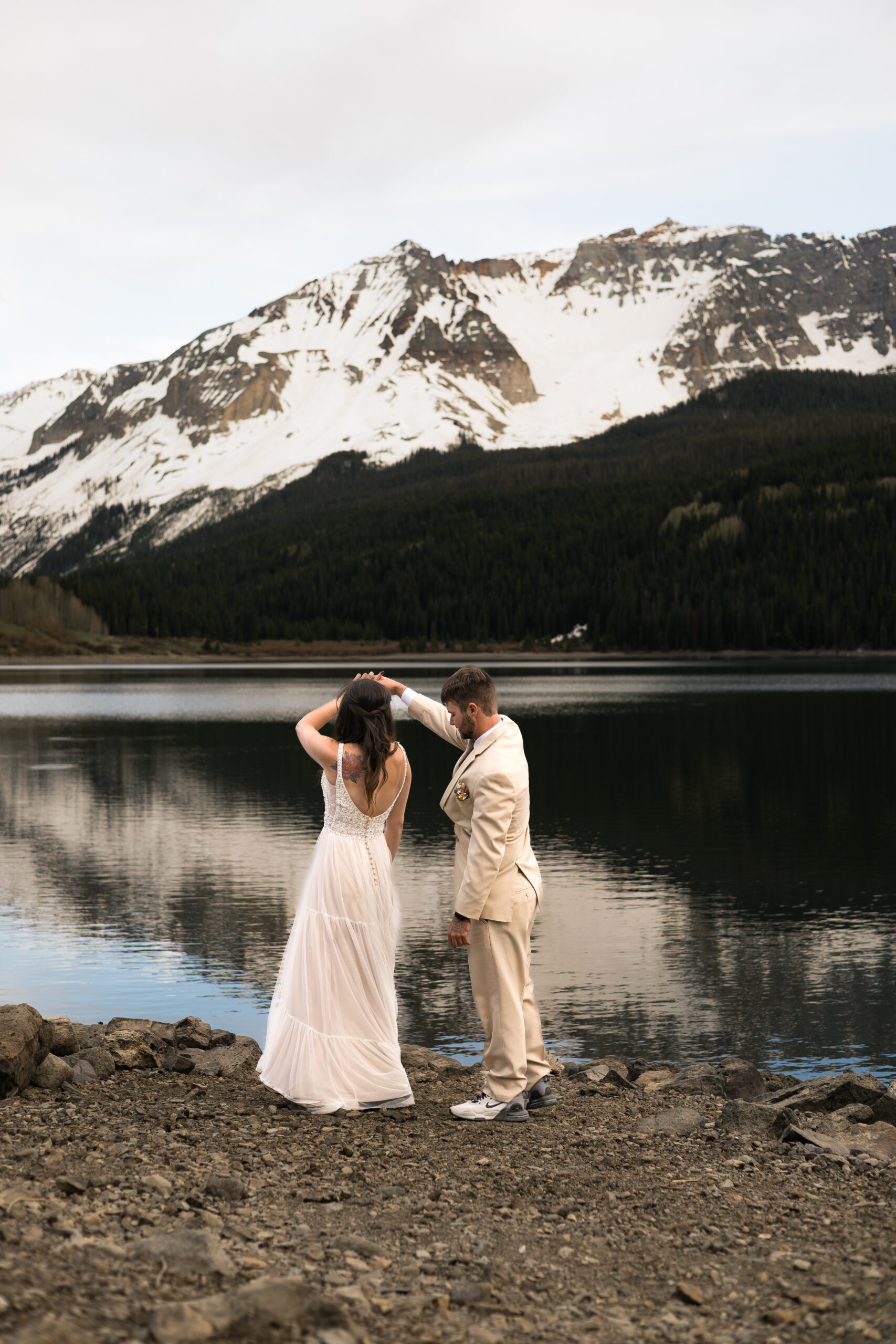 Eloping in Colorado by a lake
