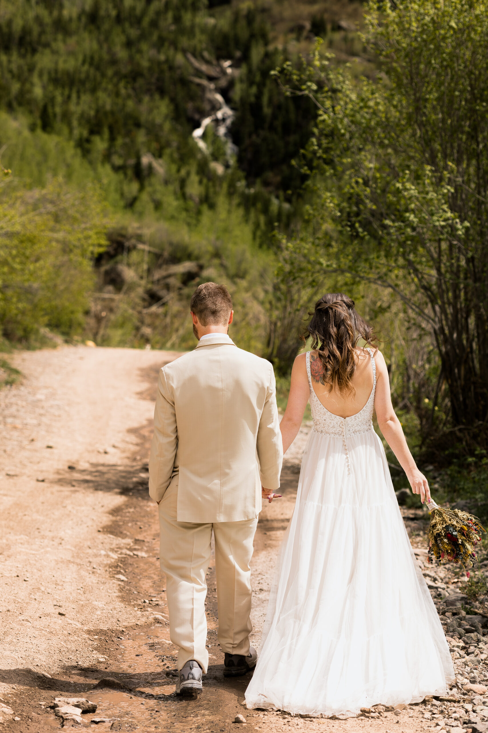 eloping in colorado in may
