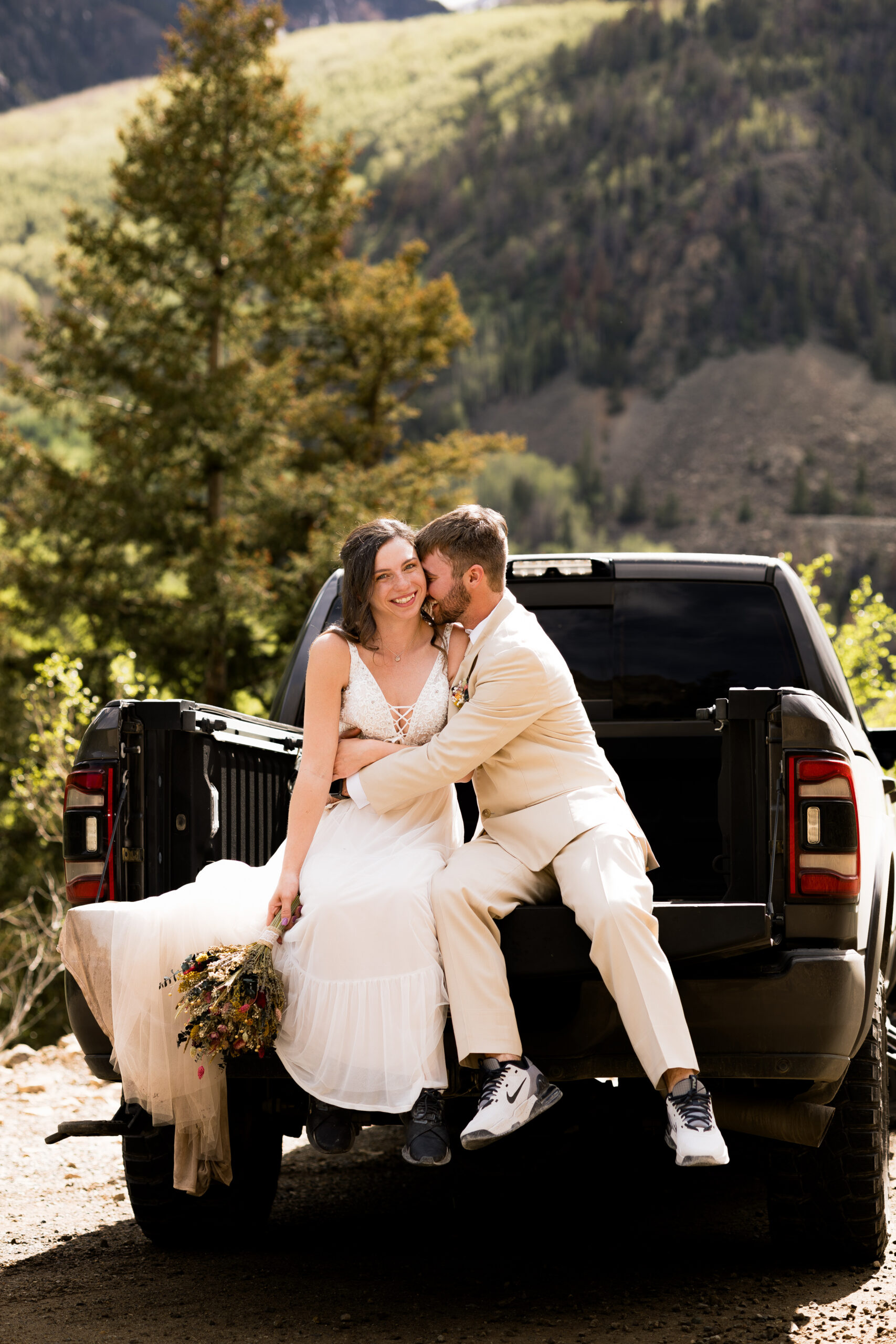 off roading elopement in Colorado
