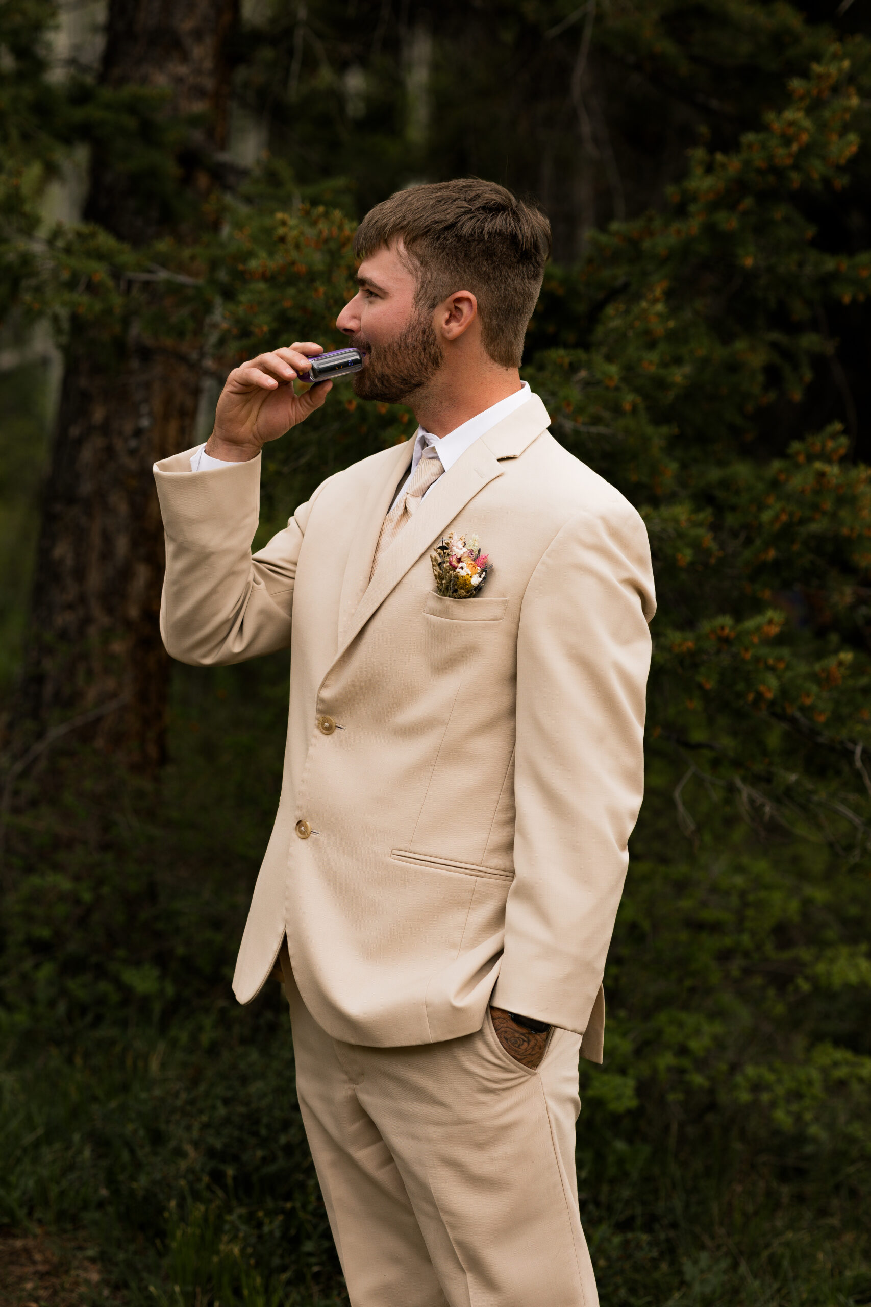 colorado elopement photos of groom
